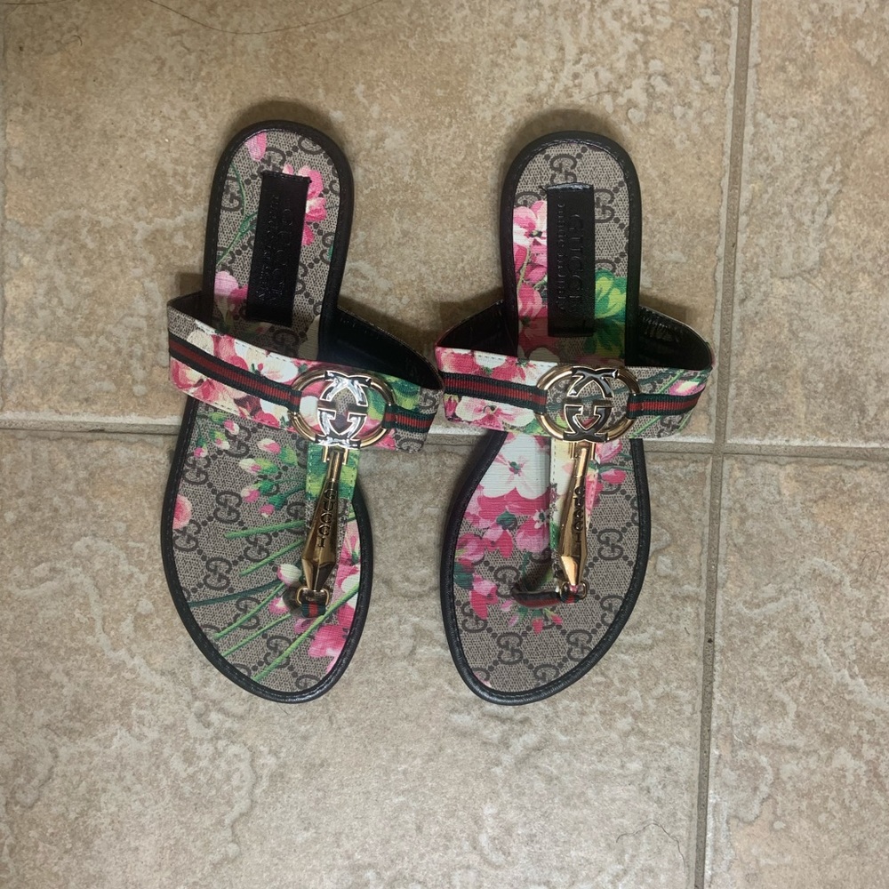 Luxury sandals size 8 women